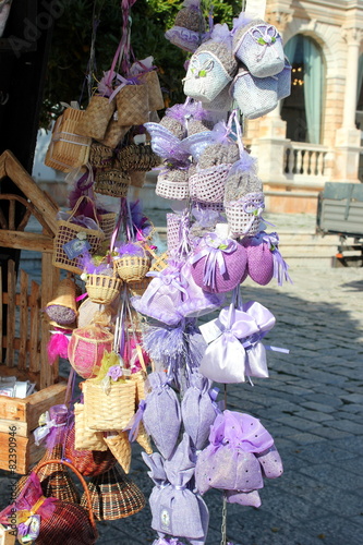 Fototapeta Naklejka Na Ścianę i Meble -  Verkauf von Lavendelprodukten an einem Marktstand