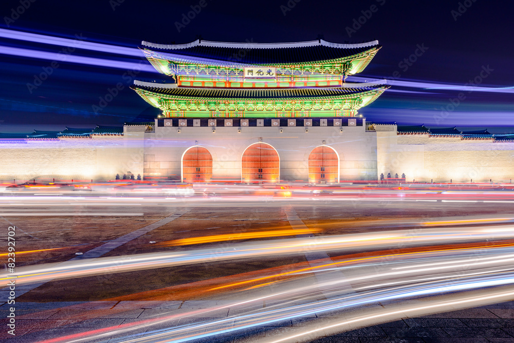 Fototapeta premium Gwanghwamun Gate at Gyeongbokgung Palace in Seoul, South Korea
