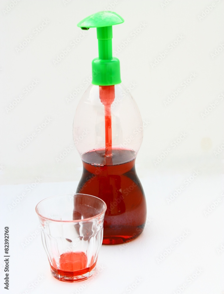 bouteille de sirop de grenadine et verre,boisson Stock Photo | Adobe Stock