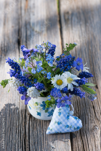 Fototapeta Naklejka Na Ścianę i Meble -  Frühlingsblumenstrauß
