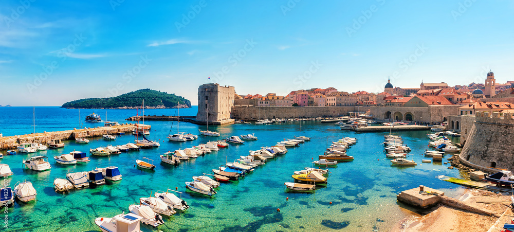 Beautiful sunny day over the bay in front of old town Dubrovnik - obrazy, fototapety, plakaty 