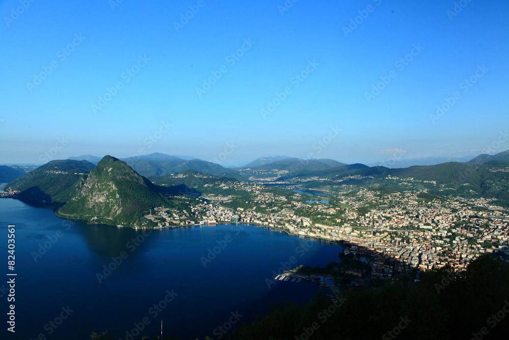 Obraz premium Blick vom Monte Bre auf Lugano