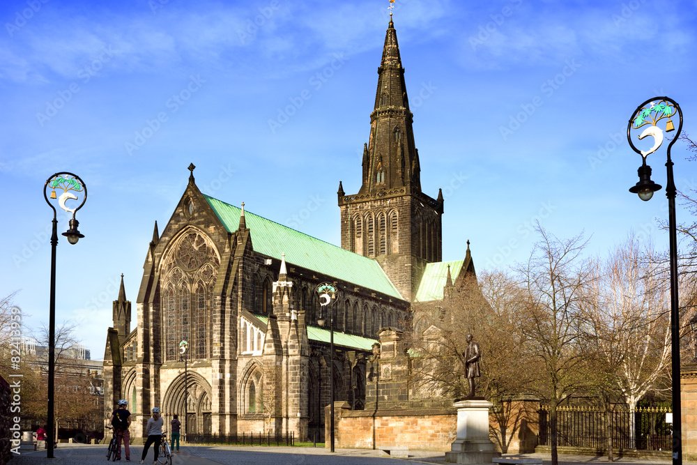 Fototapeta premium Tourists in Cathedral Square in front of the main entrance of St