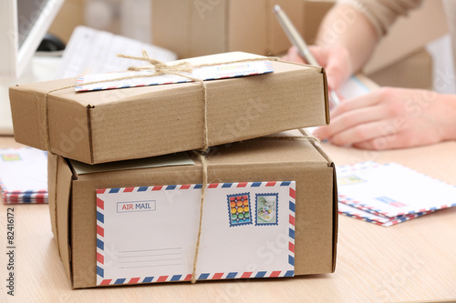 Fotografie Cardboard boxes on work place in post office
