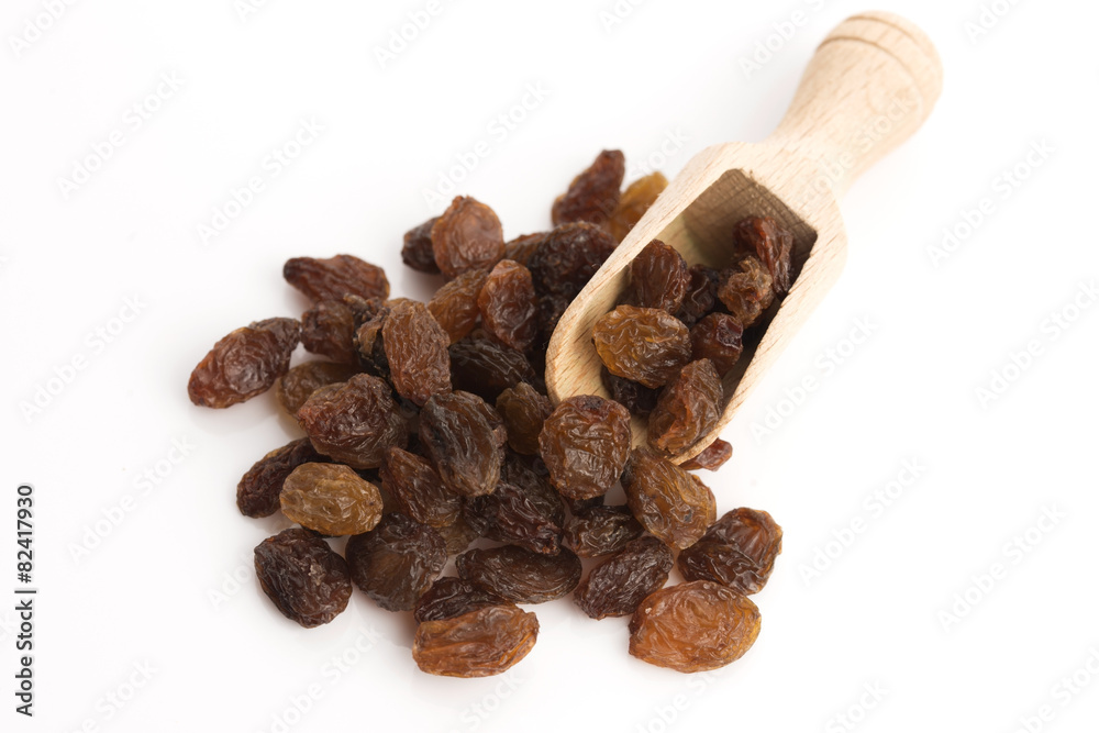 Obraz premium Dried raisins on a white background
