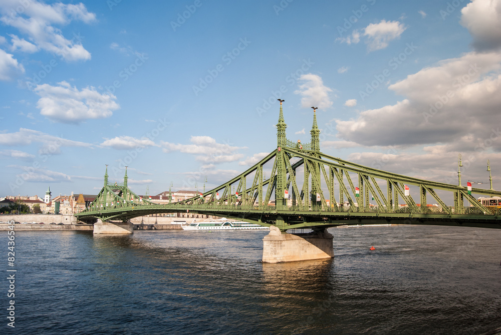 Naklejka premium Liberty Bridge in Budapest