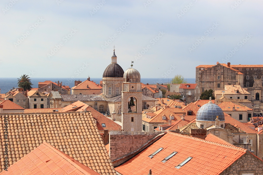 Glockentürme über historischen Altstadt von Dubrovnik