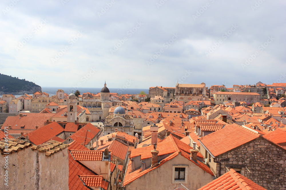 Die Altstadt von Dubrovnik vor dem Mittelmeer in Kroatien