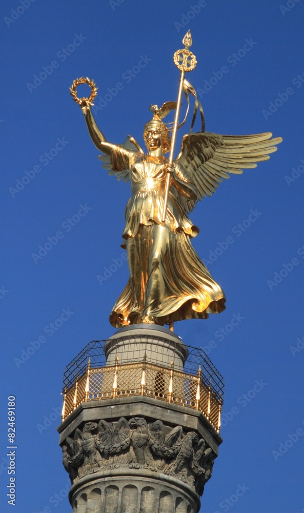 Glänzende Viktoria auf der Berliner Siegessäule Glänzende Viktoria auf der Berliner Siegessäule
