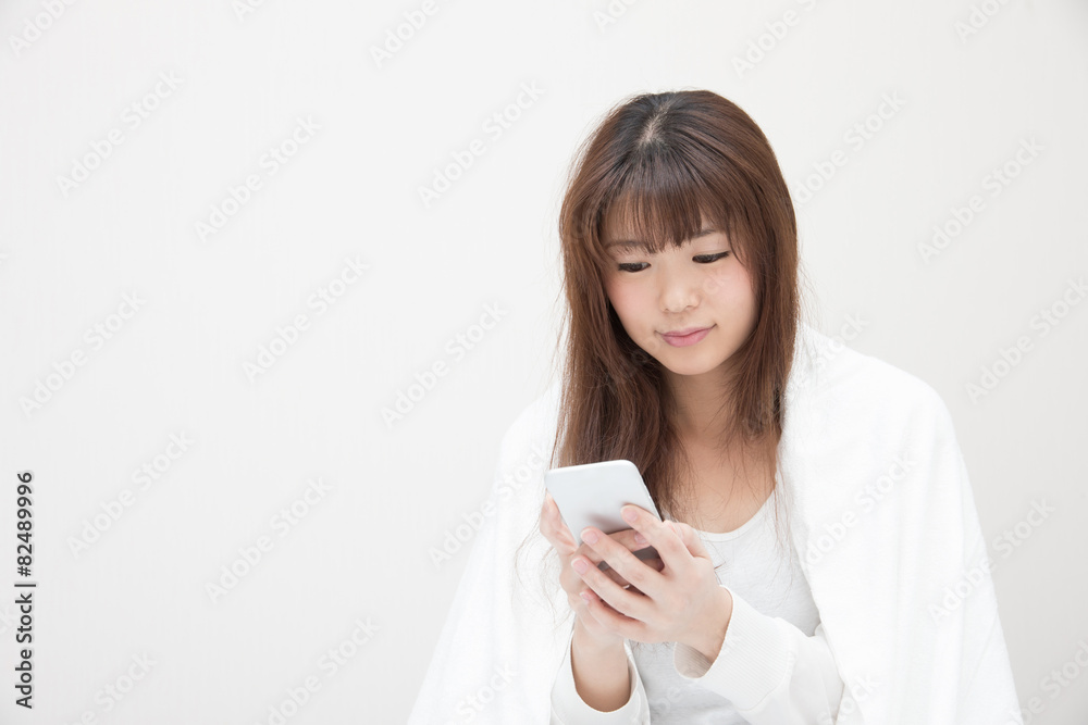 部屋着でスマートフォン 部屋着でスマートフォン