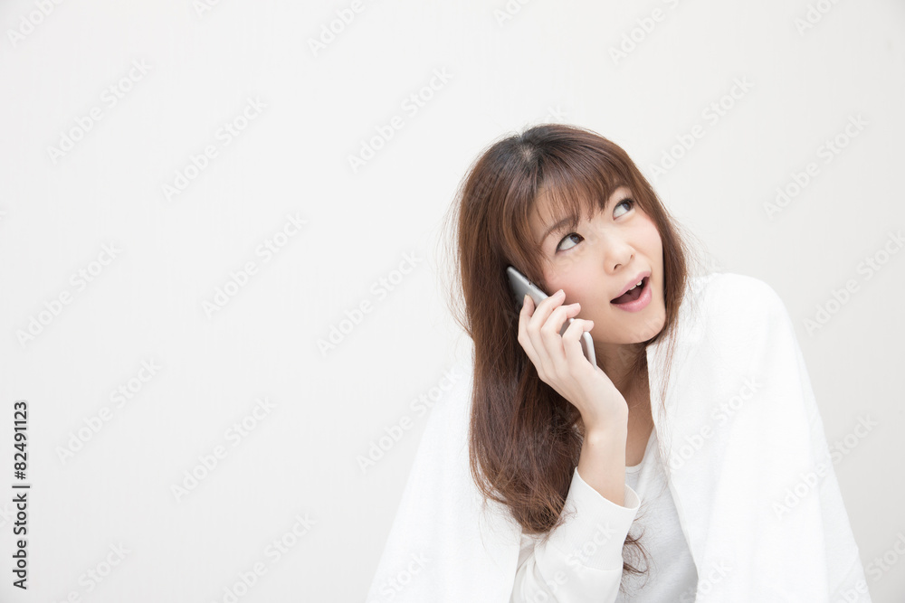 部屋着でスマートフォン 部屋着でスマートフォン