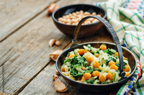 chickpeas and spinach curry photo