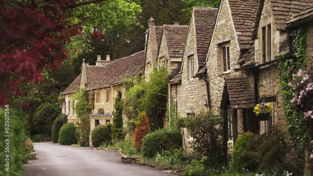 WS TU Village with stone houses / Castle Combe, Cotswolds, Wiltshire, UK WS TU Village with stone houses / Castle Combe, Cotswolds, Wiltshire, UK