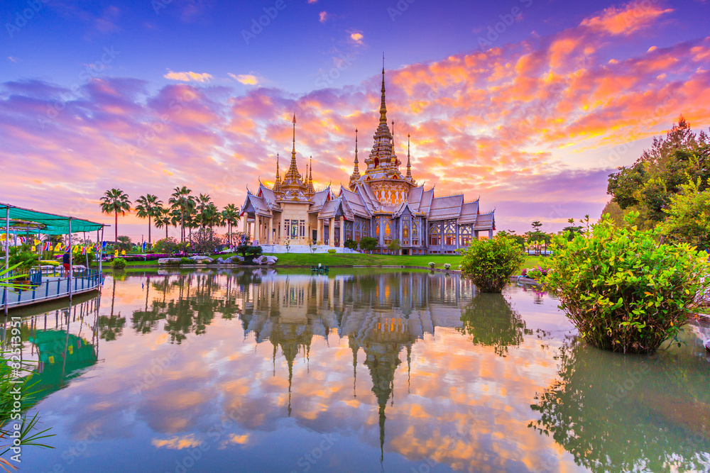 Obraz premium Świątynia Non Khum; Świątynia Sondej Toh w Tajlandii