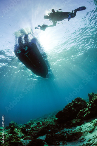 scuba diving diver sunshine boat kapoposang indonesia underwater photo