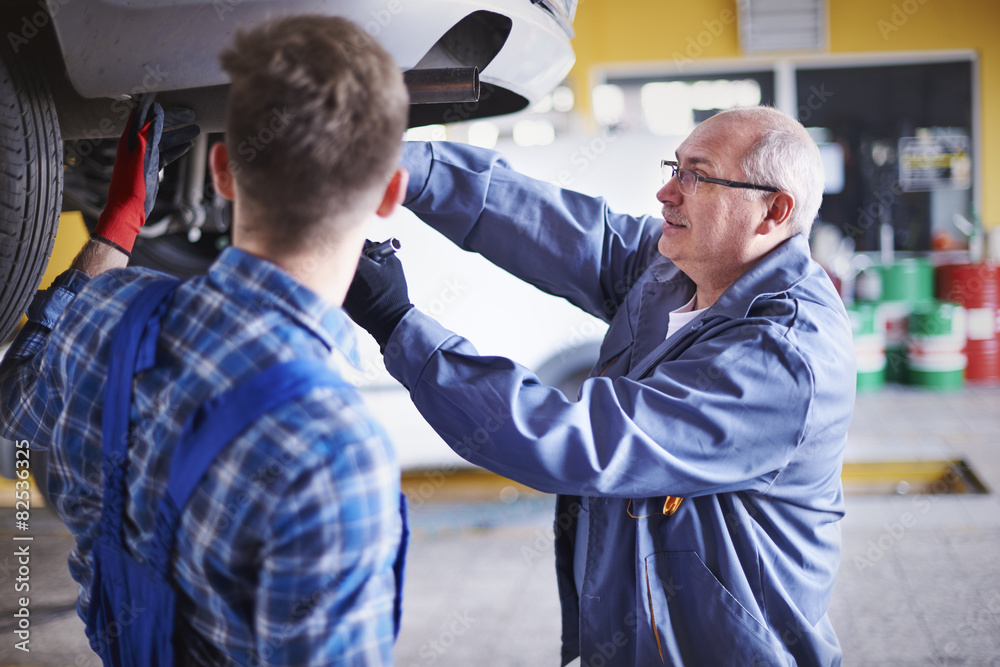 Teamwork is basic in this workshop Teamwork is basic in this workshop