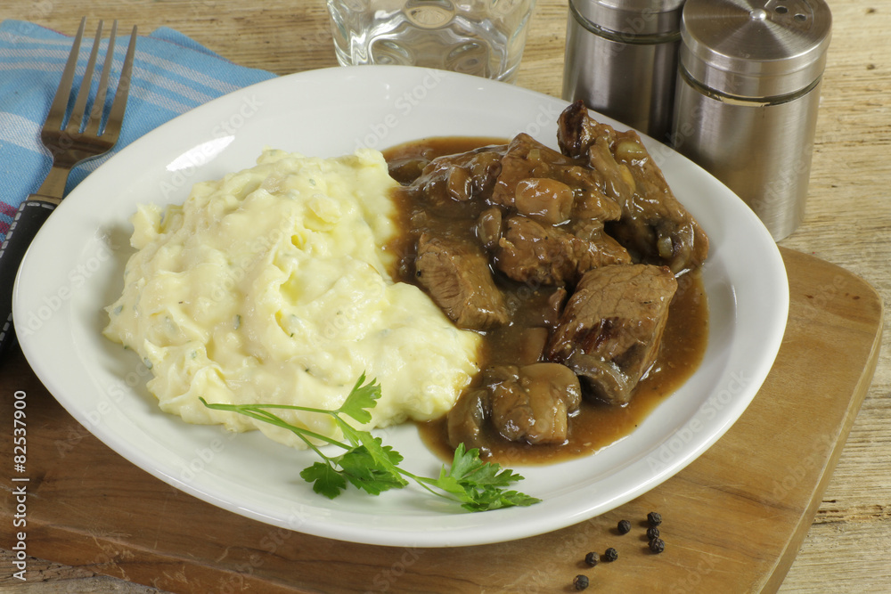 sauté de boeuf et purée 30042015 sauté de boeuf et purée 30042015