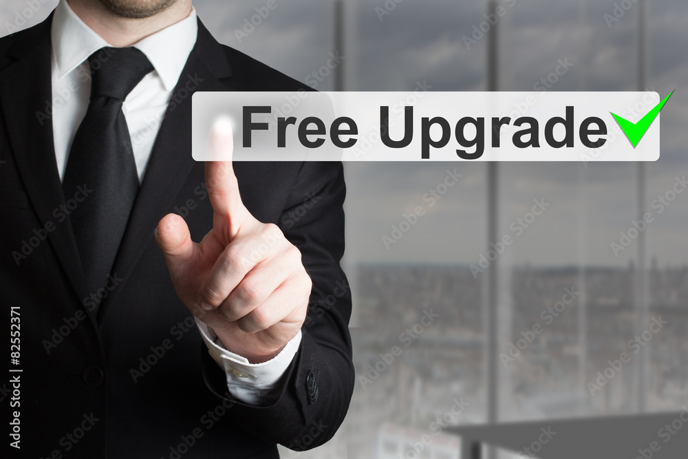 Obraz premium businessman pushing button free upgrade
