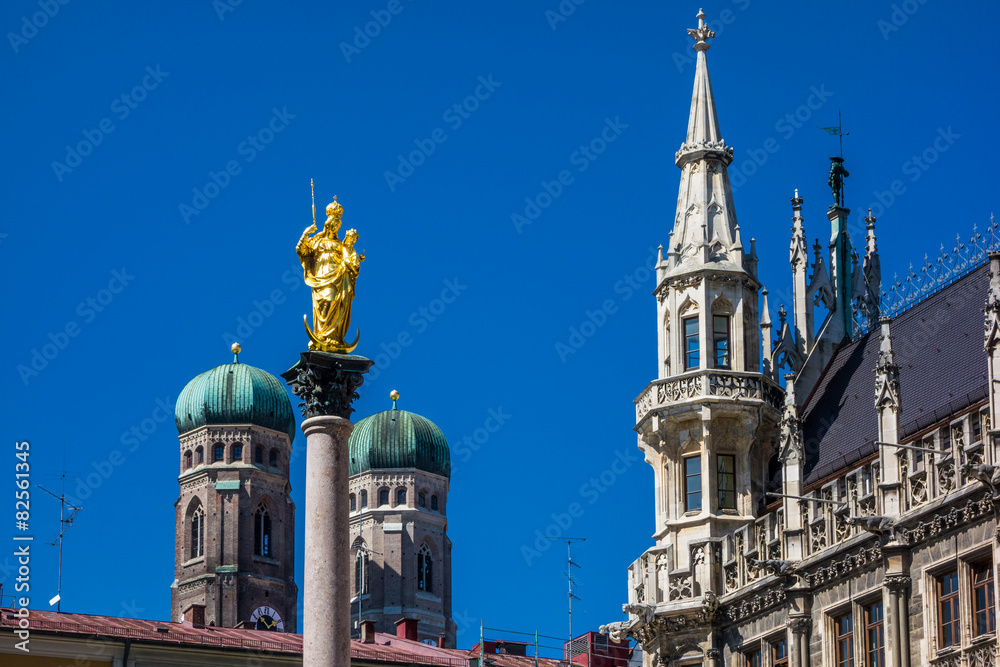 Marienplatz München mit Mariensäule Frauenkirche und Rathaus