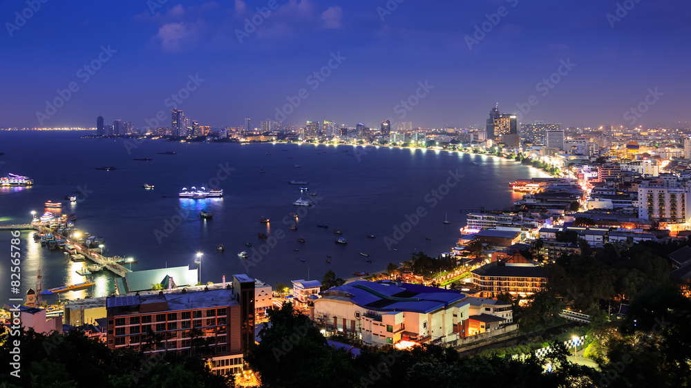 Fototapeta premium Pattaya city harbor at twilight, Thailand