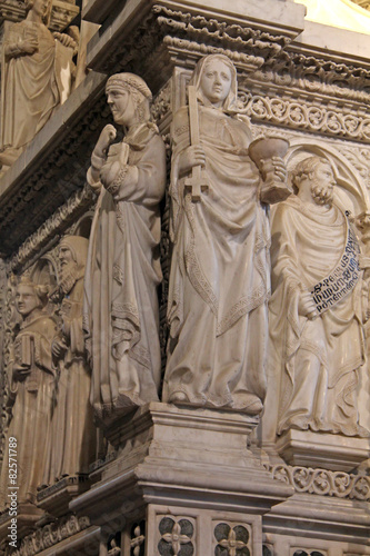 obbedienza e fede; arca di S. Agostino, Pavia photo
