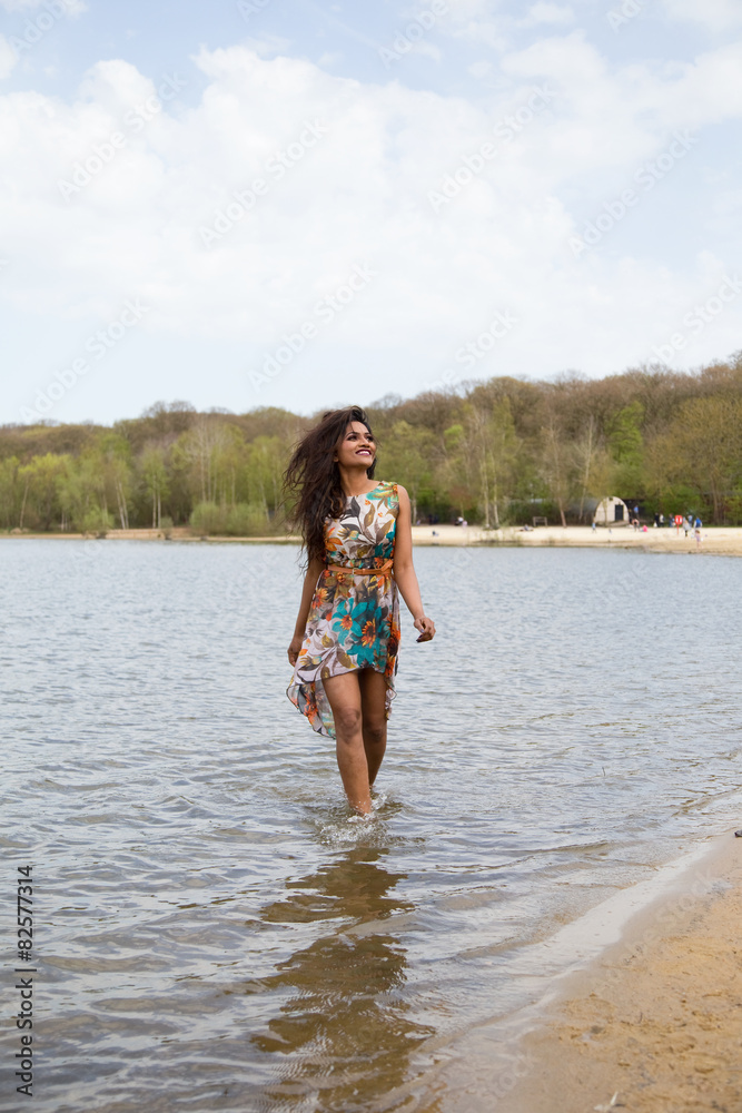 Naklejka premium young indian woman in the lake
