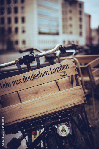 Wein 02

German wine on wheels. / Wein aus deutschen Landen.