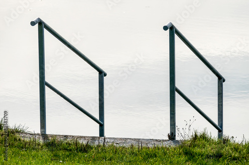 Geländer am Ufer