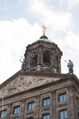 Dam mit dem Königlichen Palast