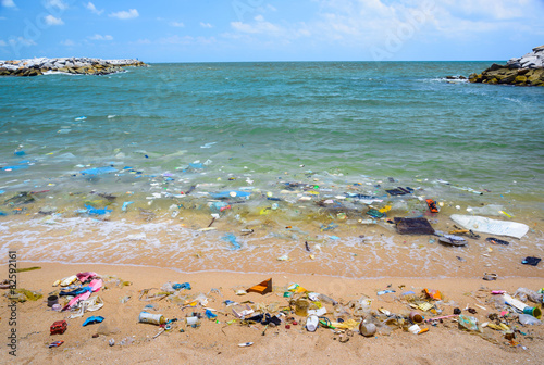 Fototapeta Naklejka Na Ścianę i Meble -  Pollution on the beach of tropical sea.