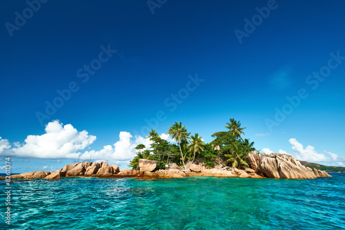 Beautiful tropical island © haveseen