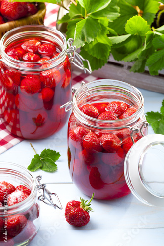Homemade preserves, prepare compote of strawberries.