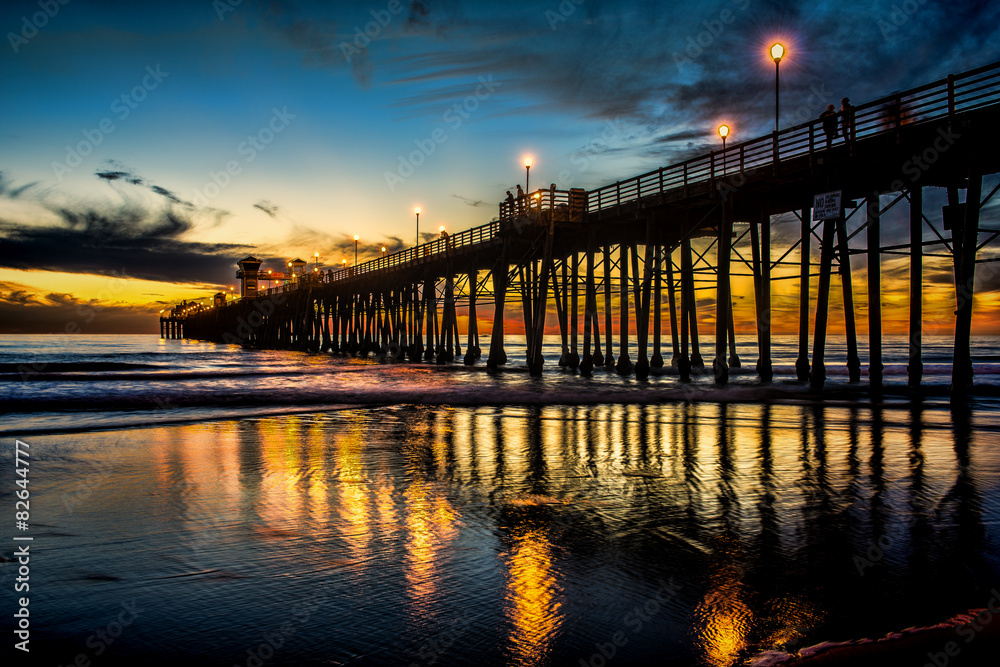 Fototapeta premium Molo Oceanside o zachodzie słońca