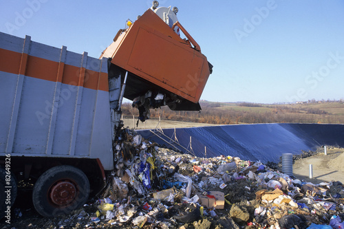 discarica rifiuti solido urbani photo