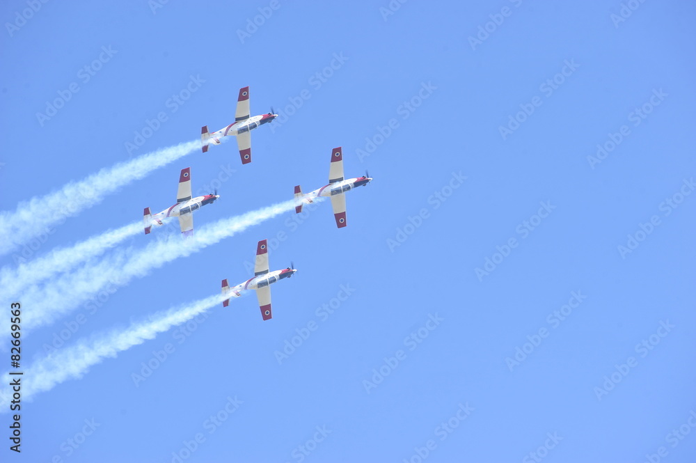 Synchronized flight of 4 planes in the team Synchronized flight of 4 planes in the team