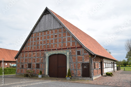 Fototapeta Naklejka Na Ścianę i Meble -  Saniertes Bauernhaus in Lauenhagen