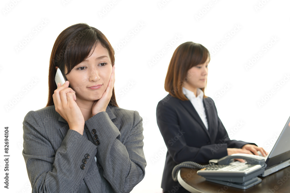 困惑する女性 困惑する女性