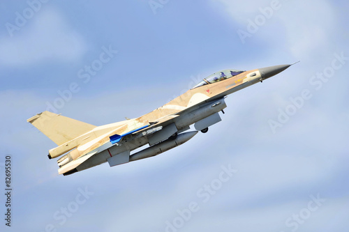 Obraz na płótnie F-16 takes off w salonie