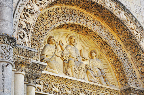 Cristo majestad, catedral de San Pedro de Angoulême, Francia photo