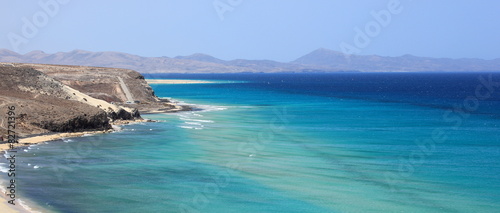 côte sauvage de l'île de fuerteventura