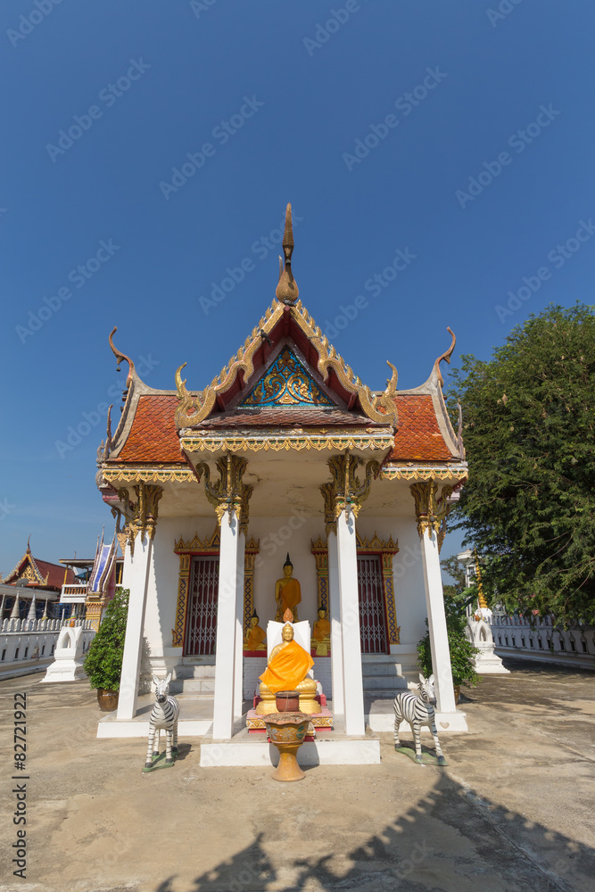 Fototapeta premium temple with sky background at Wat Khayaeng