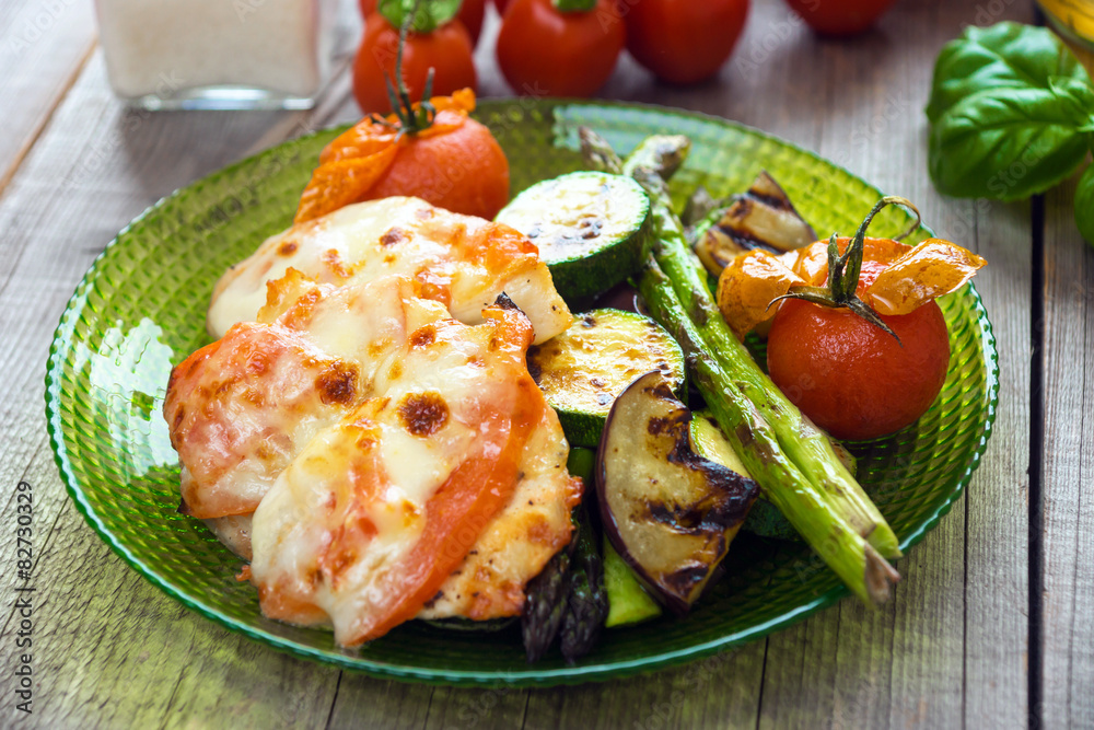 Chicken with mozzarella, tomato and vegetable Chicken with mozzarella, tomato and vegetable
