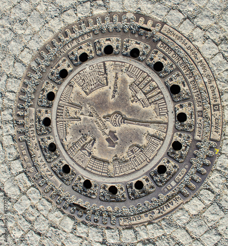 Canvas Print canal cover of sewage system in berlin