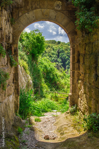Fototapeta Naklejka Na Ścianę i Meble -  Portale per il paradiso, Monterano, Lazio