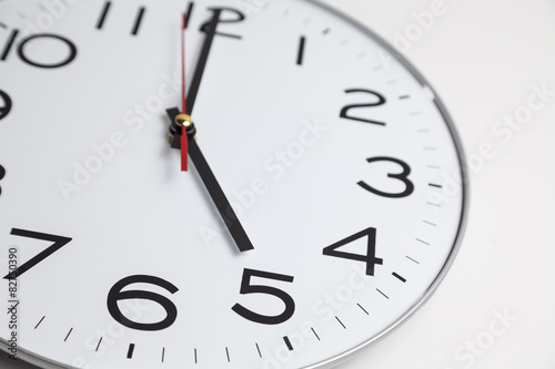 Fünf Uhr