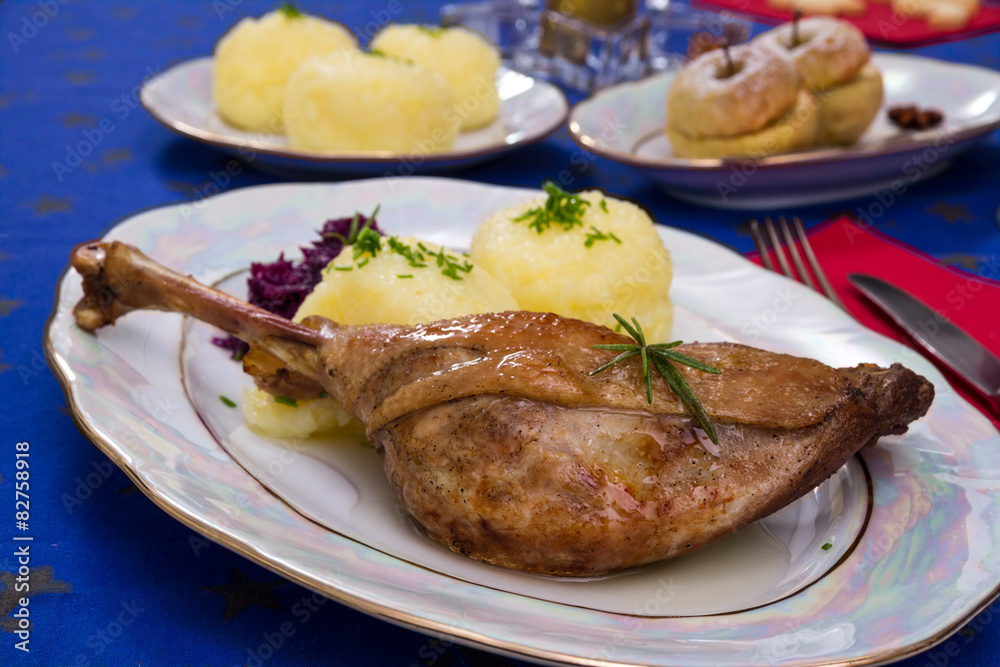 Crusty goose leg with braised red cabbage and dumplings Crusty goose leg with braised red cabbage and dumplings