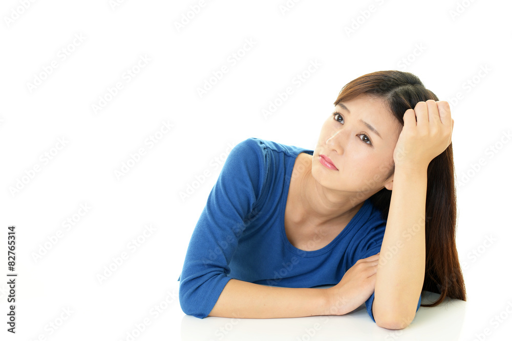 悲しそうな表情の女性 悲しそうな表情の女性