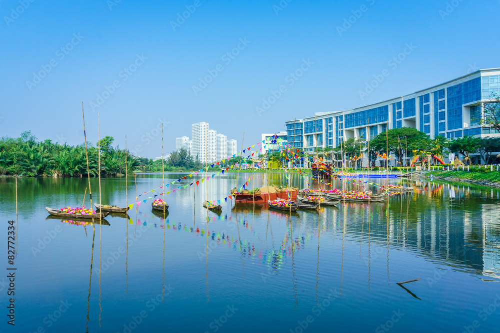 Obraz premium The boats in city harbor 