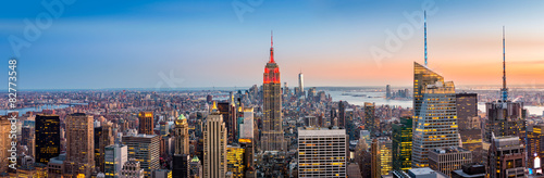 New York skyline panorama at sunset © mandritoiu