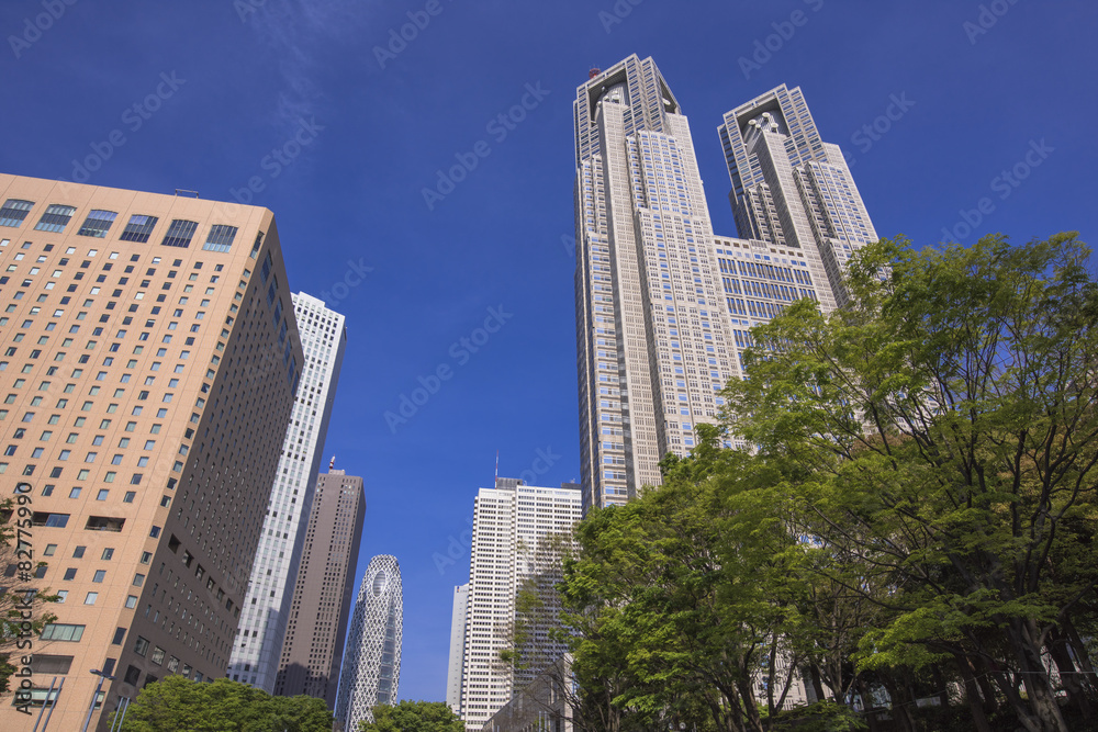 東京都庁と西口近代ビル